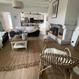 Large charming house surrounded by nature, hotel v destinácii Brassac