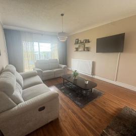 Spacious 3 Bedroom Cottage in Denholm with garden and driveway, hotel i Denholm