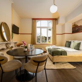 The Queen's Twelve by Romy&Travis, hotel in Bruges