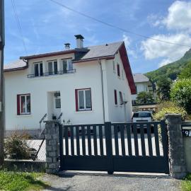 Grande maison dans les Pyrénées, hotel in Argelès-Gazost