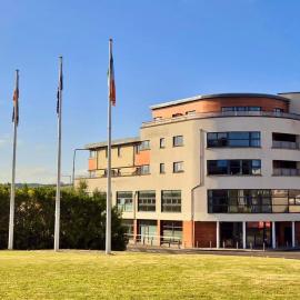 Letterkenny Wild Atlantic Apartments، فندق في ليتيركيني
