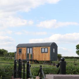 Long Meadow Shepherd Hut - Brecon Beacons, LD3 7TD