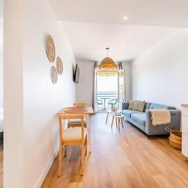 Les Pieds Dans L'Eau - Appartements 1 et 2 - Vue mer, hotel in Cancale