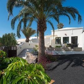 Villa Irene Lanzarote en Costa Teguise en complejo con piscina comunal, hotel in Costa Teguise