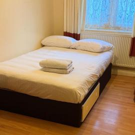 2 bed-Sleeps 4-Private Patio-Pets-Near Heathrow, hôtel à Hounslow