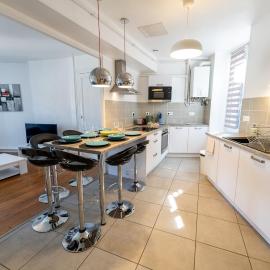 KASA ZAMBEZE - Spacious - Equipped - Wi-Fi, hotel sa Saint-Étienne