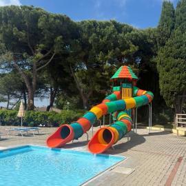 Camping Village Mar y Sierra, hotel em San Costanzo