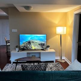 2 Bed-2Bath-Kitchen Private Family Couple Work, hotelli kohteessa Newmarket