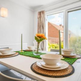 Cozy 3 Bedroom Retreat perfect for family and work travel