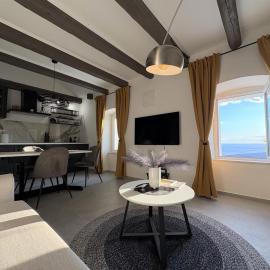 Tina's Sunset Haven, hotel a Ustrine