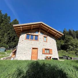 Mountain Chalet Splazoi, hotel a Strembo