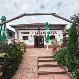 Sobri Halászcsárda és Panzió, hotel v mestu Baja