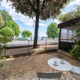 Apartments next to the beach - INRIKA, hotel u gradu Ika