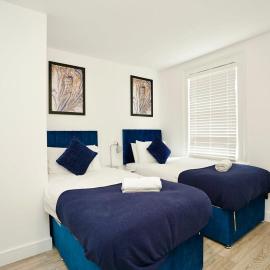 Trinity Apartments - 2 Bed Apartment - Spacious - Modern - 30 Seconds from High Street