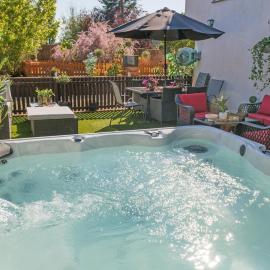 Huge 8 Bed Manor House with Hot Tub, Cinema Room, Games Room