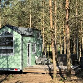 Tiny house in the forest, hotel din Szlachta