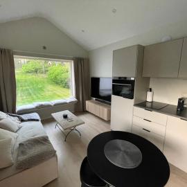 Eget hus anno 2024 Danderyd, 15min till STHLM city, Hotel in Danderyd