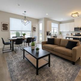 Spacious 4BR Home- Perfect for Groups WV1, hotel en Warrenville