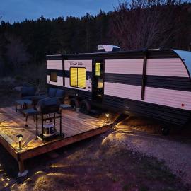 Moceanset Getaways - Luxurious, Ocean, Mountain And Sunset Views "Camping Experience", ξενοδοχείο σε Dingwall