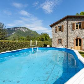 Stunning Apartment In Borgo A Mozzano، فندق في بورغو آه موتزانو