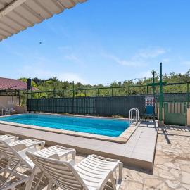 Beautiful Apartment In Dubravice, hotel u gradu Dubravice