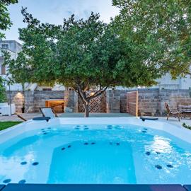 Villa Giulia whot tub - Artemisia Homes