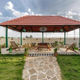 Tropicana Twin Homes Jacuzzi 5BHK40min Airport, hotel in Chik Bānavar