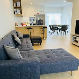 Hutt Central Modern 3-Bedroom,3- Bathroom House with Patio and Carpark- 15 Mins to Wellington CBD