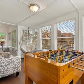 6 Bedroom W Arcade Near KCs Best, hotel in Kansas City