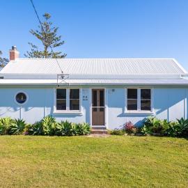 South Cantina, Currarong, hotel a Currarong