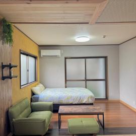 Cozy Private Apartment Between Osaka and Kyoto, hótel í Hirakata