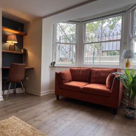 Stylish flat with parking, stones throw to the beach