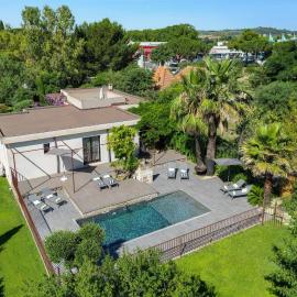 Villa Pezenas by Villa Plus, hotel in Pézenas
