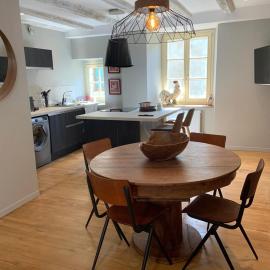 Charmante petite maison avec baignoire Balneo et video projecteur