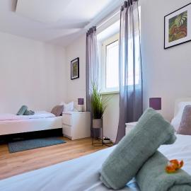 Praktisch, Zentral, lebendig- Low Budget für Familien, Firmen, Monteure, 3Schlafzimmer, WLAN,Balkon,Parkplatz, Stadtmitte, Legoland, Münster, hotel sa Neu-Ulm