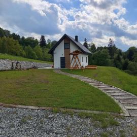 Domek pod lasem