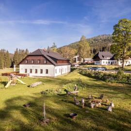 Dvůr Lískový vrch – hotel w mieście Strážný