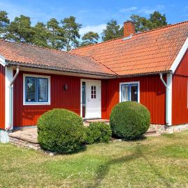 Gorgeous Home In Löttorp With Wifi, hotel in Löttorp