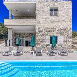 Aurora Stone Villa With Private Pool