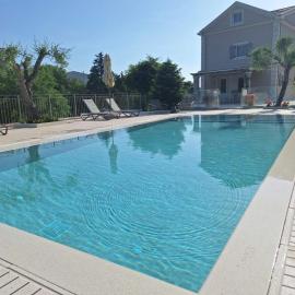 Luxury Villa Breeze with Private Pools, hotel i Dassia