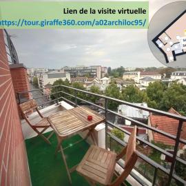l'Aigle Royal de Paris, Gare, parking et terrasse, хотел в Аржантьой