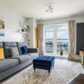 Sun-Soaked- Charming Views Overlooking the Harbour