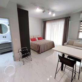 Seaside apartment near the city center, hotel a Áyios Andónios