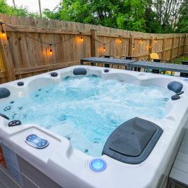 Vacation Haven HOT TUB FIRE PIT GRILL & ARCADE, hotel in Nashville