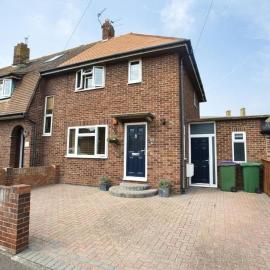 2 double bed with cozy garden & off-road parking, hotell sihtkohas Folkestone