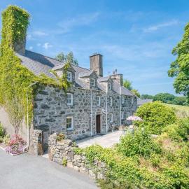 Bwthyn-Betws, Hotel in Dolbenmaen