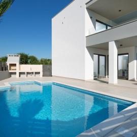 Villa Fasana-Apartment 1 by Vivi Rent