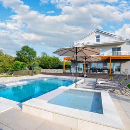 Villa Violet, hotell i Grude