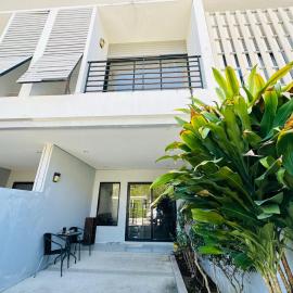 Bangrak Luxe Townhome, готель у місті Ko Samui