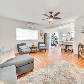 1 Block to Heart of Hilo: Fully Renovated Home, Hotel in Hilo